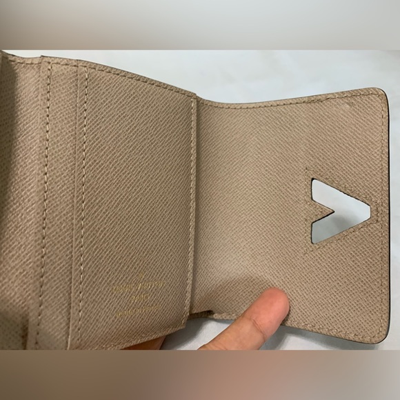 Louis Vuitton Twist Compact Wallet In Epi
leather (galet tone) - Picture 15 of 16